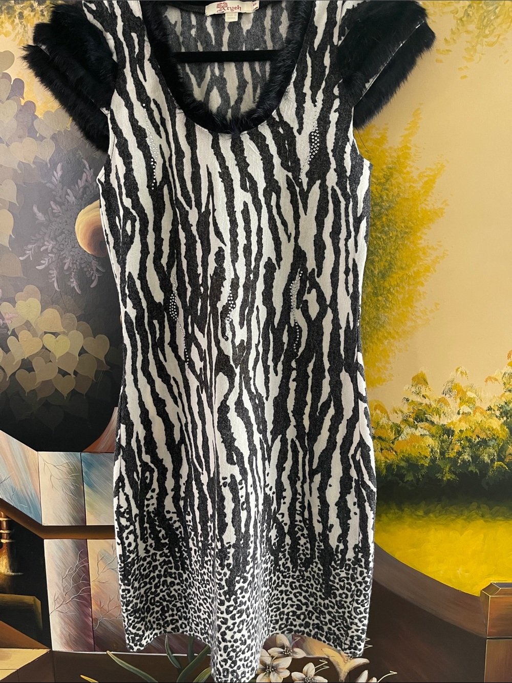Black & White Animal Print Sleeveless Tunic with Faux-Fur Trim